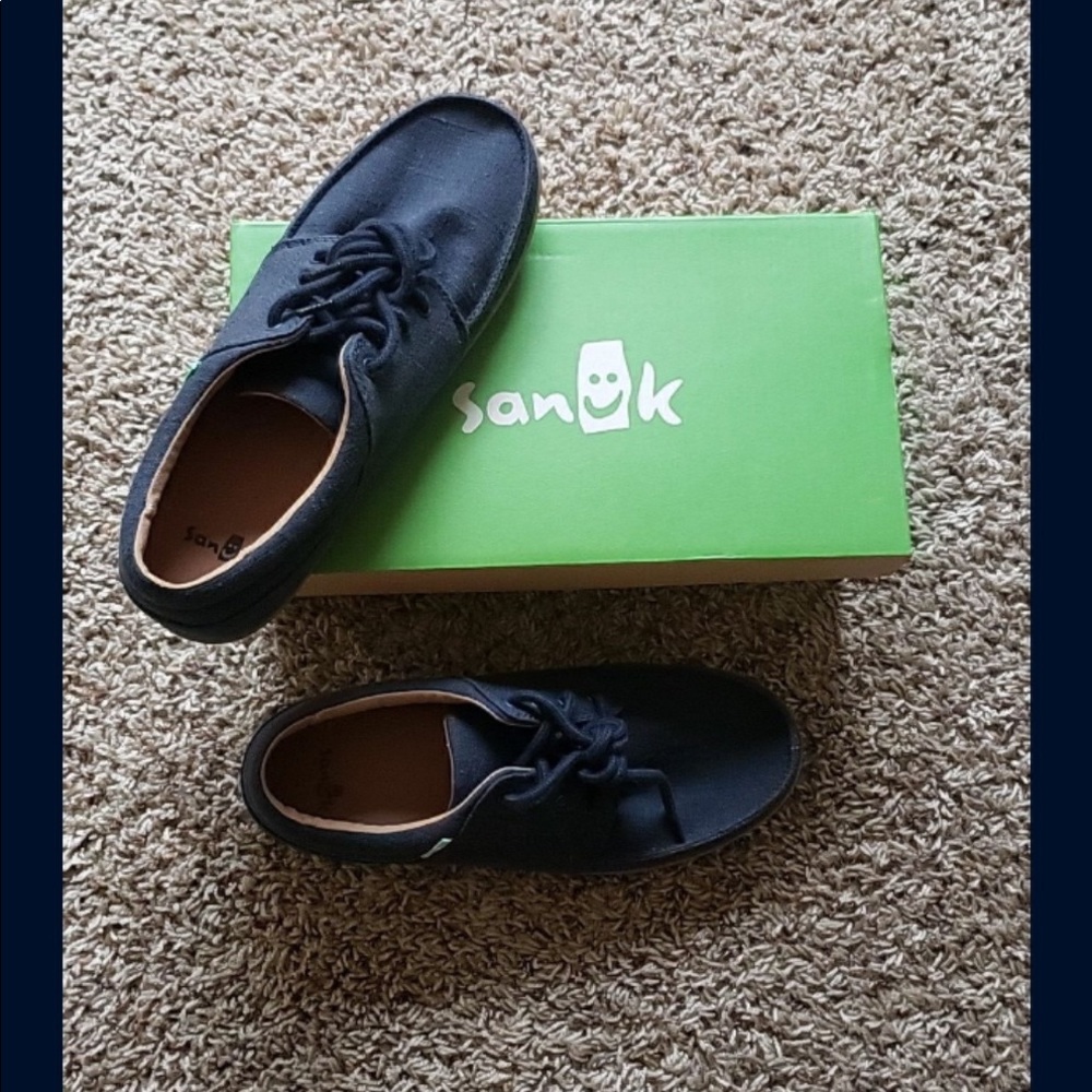 NWOT Men’s Sanuk Shoes